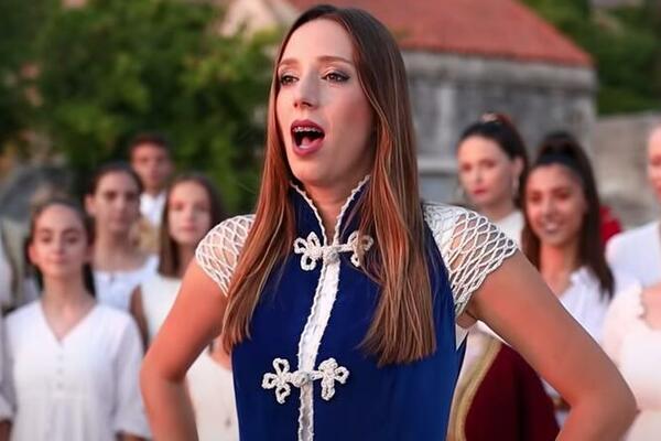 OGLASILA SE DANICA CRNOGORČEVIĆ NAKON ŠTO JE MILO "PAO" SA VLASTI: Podelila i sliku sa CETINJA (FOTO)