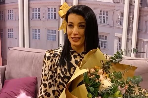 VODITELJKA SKORO DALA OTKAZ, SAD ZAJECALA NA SAV GLAS: Zamolila koleginicu OVU STVAR, nije joj lako