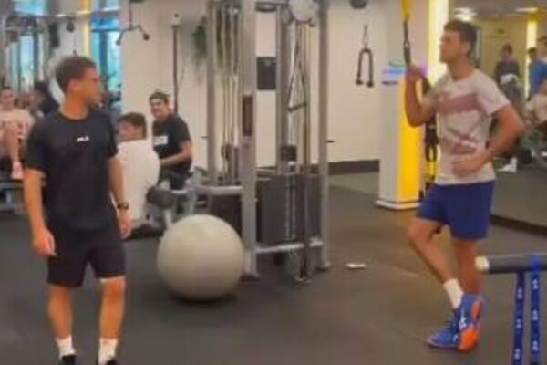 "ŠTA GLEDAŠ, BUDALO? GUBI SE TAMO" - Novak Đoković "oterao" i Argentinca (VIDEO)