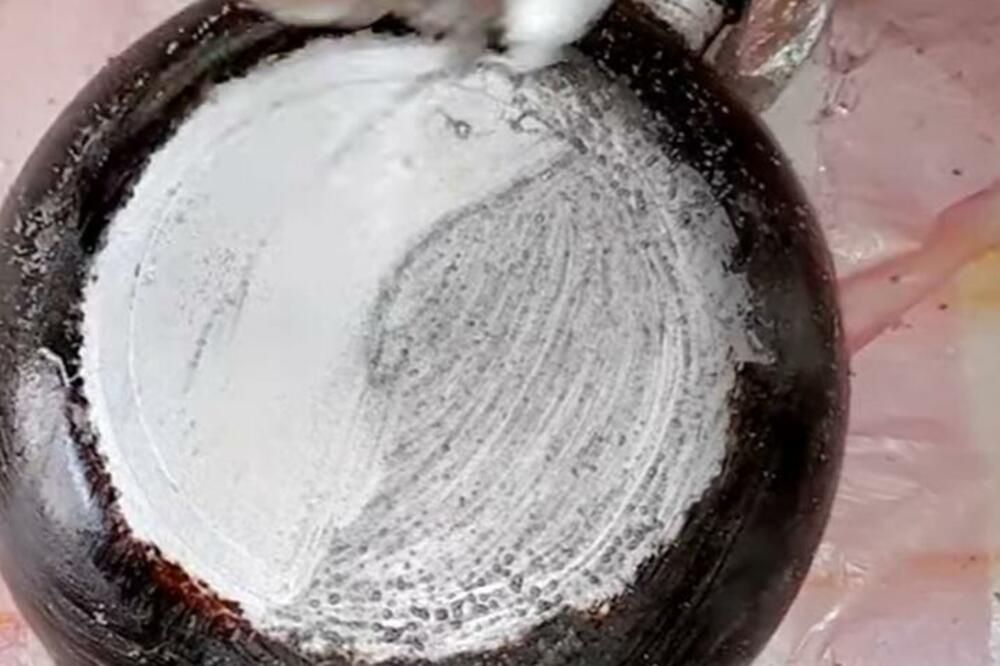 EVO ŠTA TREBA DA URADITE ZAGORELOM POSUĐU: Tako ćete mu za 30 sekundi VRATITI SJAJ (VIDEO)