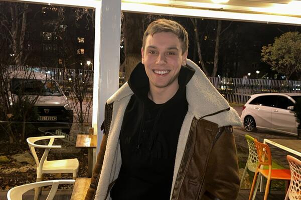 OVO JE DEVOJKA NAŠEG POPULARNOG GLUMCA! I ona je POZNATA DAMA, a tek da čujete ŠTA JE O NJOJ GOVORIO