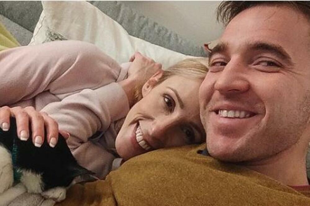 SRPSKOM GLUMCU I NJEGOVOJ DEVOJCI SAOPŠTILI DA NE MOGU IMATI DECU: Primio je NAJGORU vest, a onda se desilo ČUDO