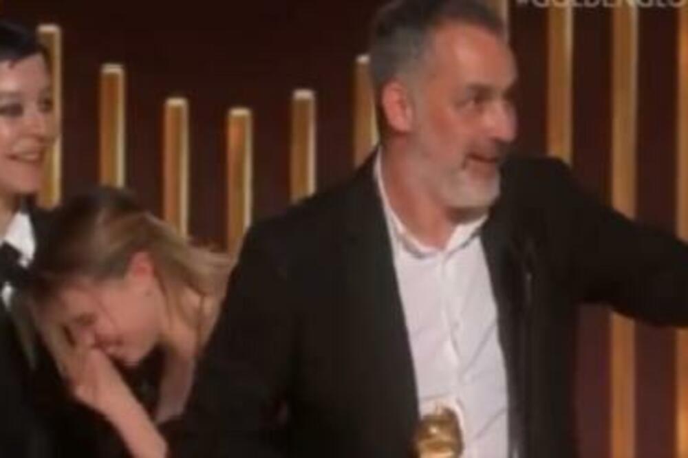 HIT SNIMAK KRUŽI MREŽAMA: Glumica PIJANA na dodeli NAGRADE, ovo će se GODINAMA PREPRIČAVATI (VIDEO)