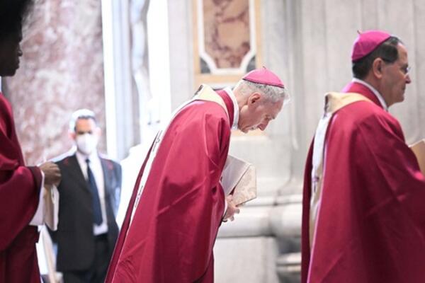 SAHRANJEN KONTROVERZNI KARDINAL U RIMU: Evo zbog čega je završio u zatvoru