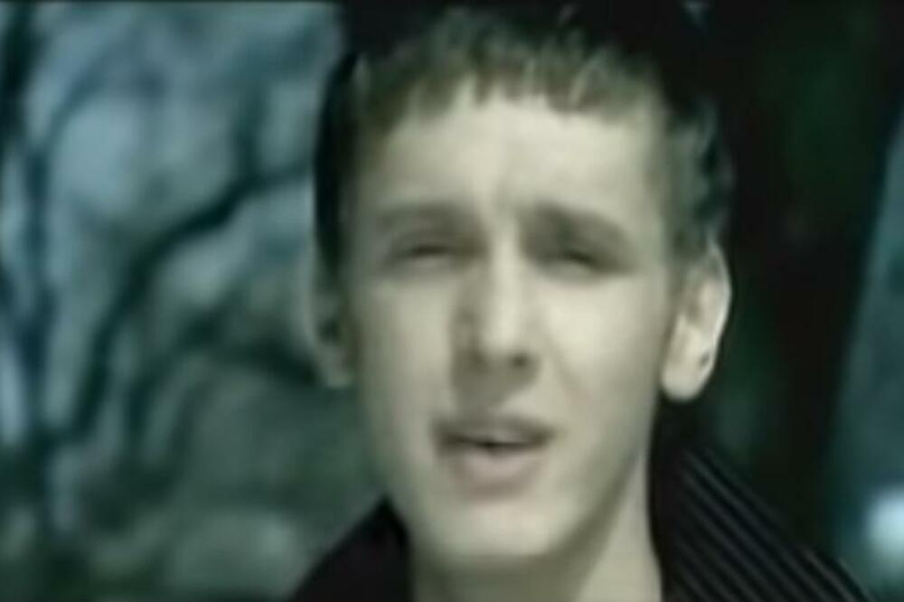 OTPEVAO JE VELIKI HIT I NESTAO: Ovako danas izgleda pevač kojeg su ŽENE obožavale (FOTO)