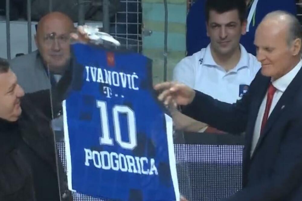 NEKADA DRVLJE I KAMENJE SA TRIBINA, SADA GROMOGLASAN APLAUZ! Ovako je dočekan Duško Ivanović u Morači