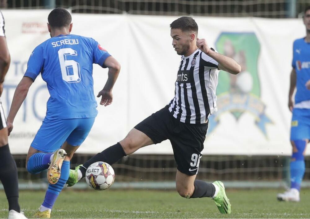 Mihajlo Petković na utakmici Partizana i Univerzitete