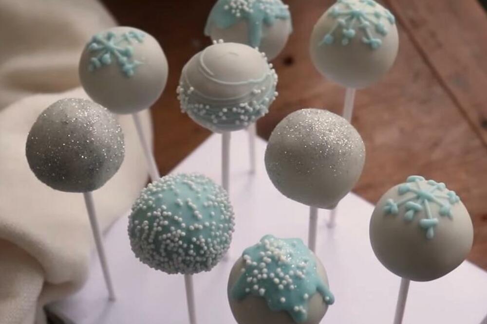 ZA OVIM KOLAČIĆIMA POLUDELA JE CELA SRBIJA: Sve domaćice traže recept, napravite POPSE SA BELOM ČOKOLADOM