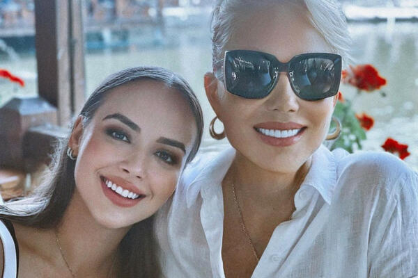 KO JE OVA DEVOJKA? NE ODVAJA SE OD BRENE, UNUKA JE SLAVNOG GLUMCA: Nema šanse ni da naslutite o kome je reč FOTO