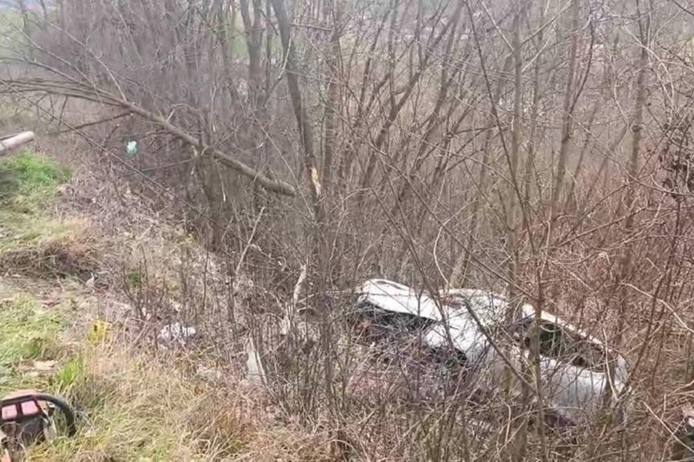AUTOM SLETEO U KANJON REKE LIM: Vozač izgubio kontrolu nad vozilom kod Prijepolja