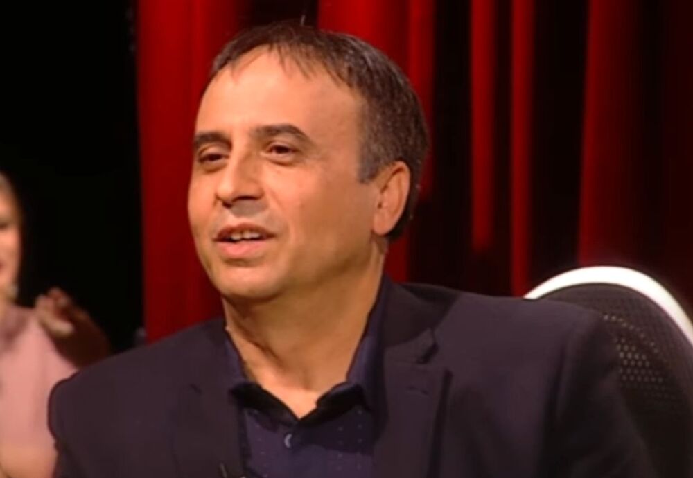 Pevač se takođe susreo sa neprijatnom situacijom kada je priveden na jednom vašaru kao ''srpski nacionalista''.