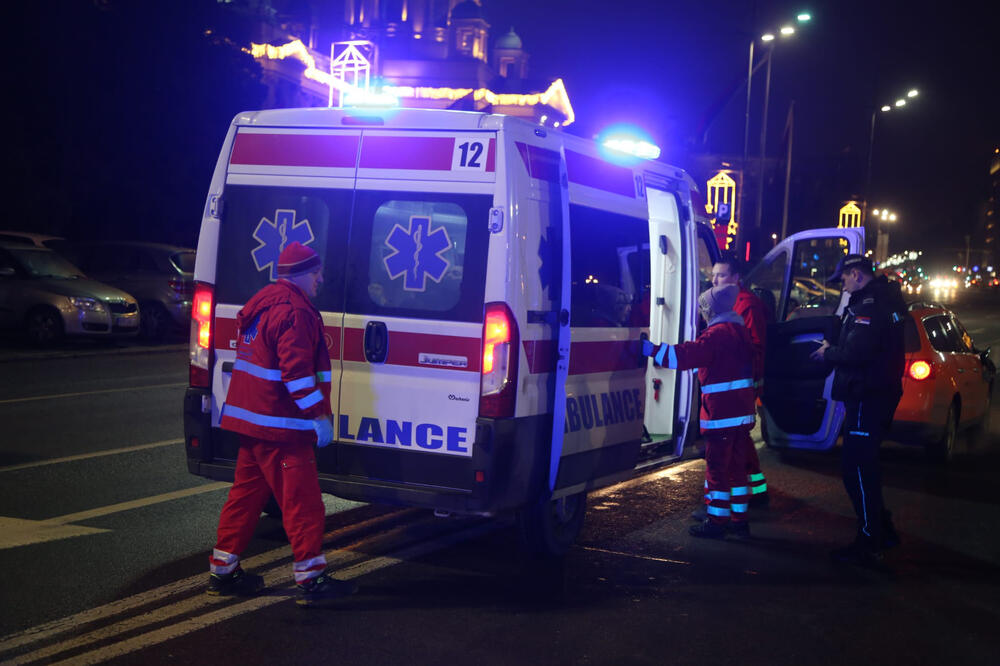 TEŠKA NOĆ U BEOGRADU: Mladić nožem izboden u Rakovici, čak tri saobraćajne nesreće