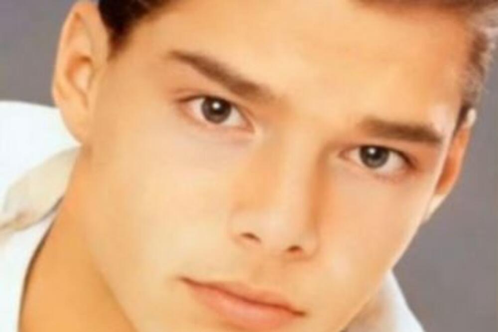 VAŽI ZA VELIKOG ZAVODINKA, ŽENE SU LUDELE SA NJIM, A ONDA JE PRIZNAO DA JE GEJ: Da li prepoznajete PEVAČA sa slike?