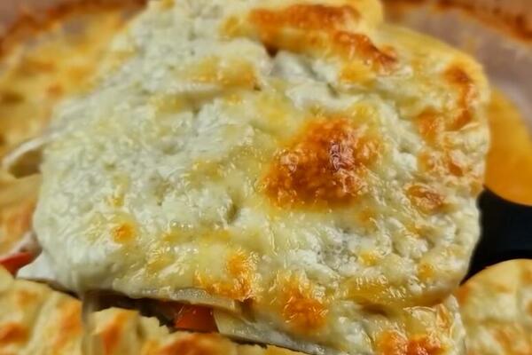 SLOŽENAC OD SVINJSKOG MESA: Ukusan i sočan je jer se krčka u sopstvenom soku, PRSTE DA POLIŽEŠ (VIDEO)