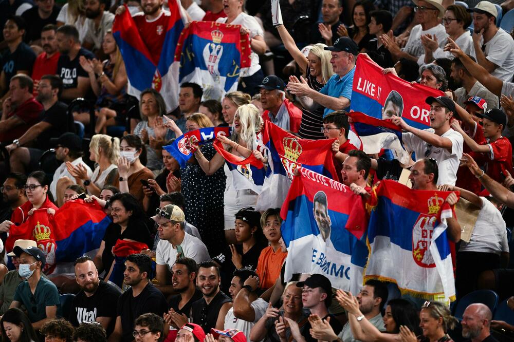 NOVAK IZAŠAO U SUSRET SRPSKIM NAVIJAČIMA: Vratio se iz svlačionice i ODUŠEVIO!