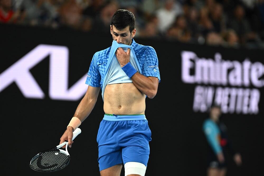 SITUACIJA NIJE IDEALNA: Novak ponovo pričao o povredi!