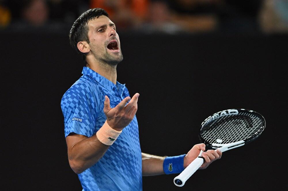 ĐOKOVIĆ U MOMENTU IZGUBIO ŽIVCE: Vikao na svoj boks, ceo stadion ostao u čudu! (VIDEO)