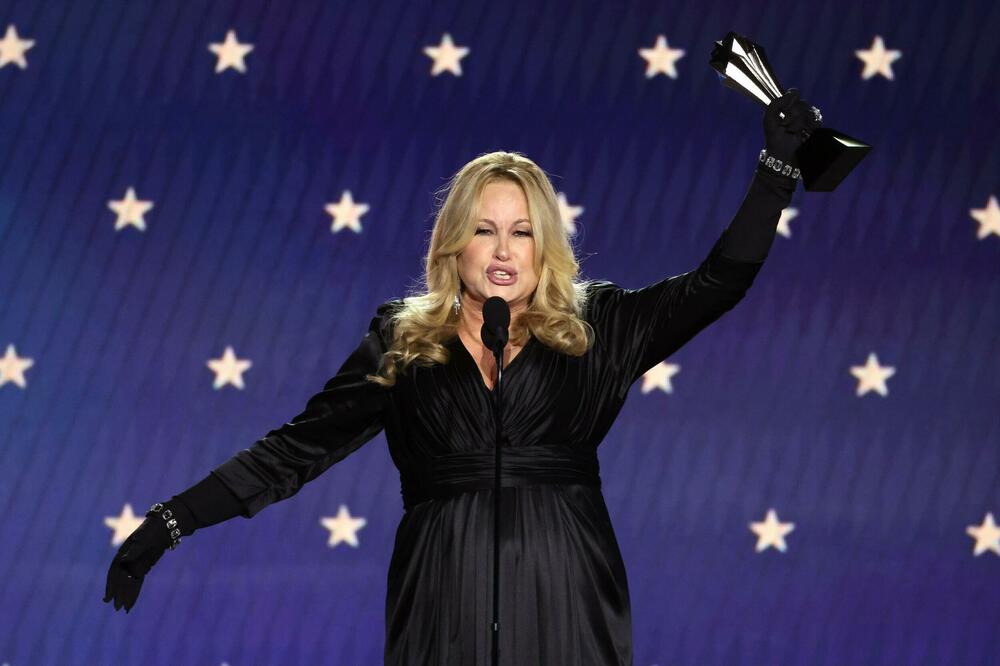 GLUMICA POMENULA ZLE GEJEVE, PA NASTALA OPŠTA POMETNJA: Postaje nova IKONA, publika U TRANSU