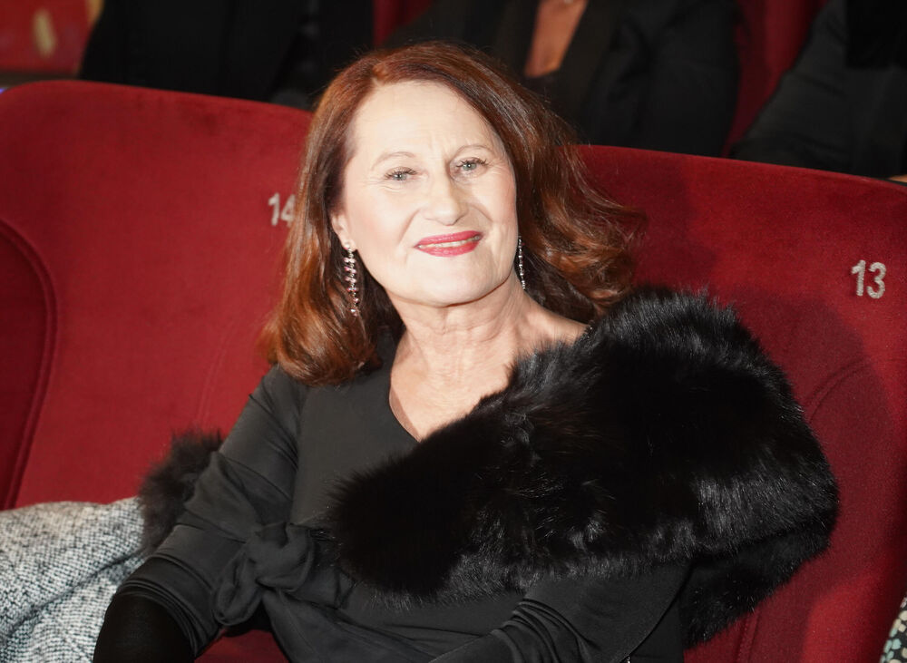 Prvakinja je Beogradskog dramskog pozorišta, u kom ju je publika gledala u predstavama 'Dugo putovanje u Jevropu', 'Kad su cvetale tikve', 'Moskvičem do pakla', 'Draga Jelena', 'Trpele'...