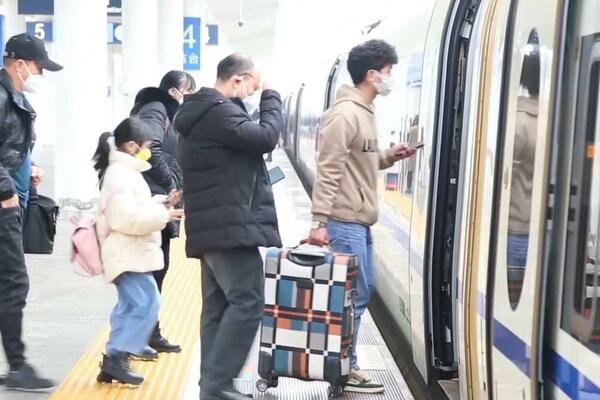 Za 10 dana vozovima putovalo osam miliona putnika (VIDEO)