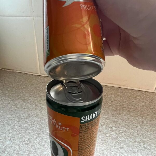 KLADIMO SE DA OVAJ TRIK NISTE ZNALI: Rešiće vas MUKA, a potrebne su vam samo 2 LIMENKE (VIDEO)