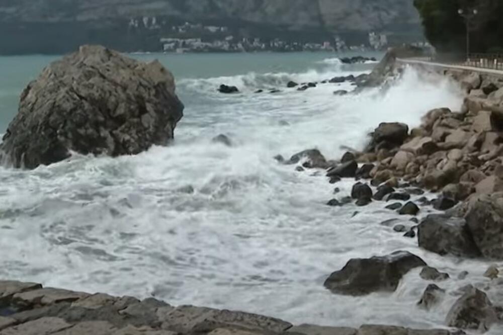 DVA DEČAKA SIŠLA SA ŠETALIŠTA, JEDNOG ODVUKAO TALAS: Užasni detalji NESTANKA DEČAKA iz Herceg Novog (VIDEO)