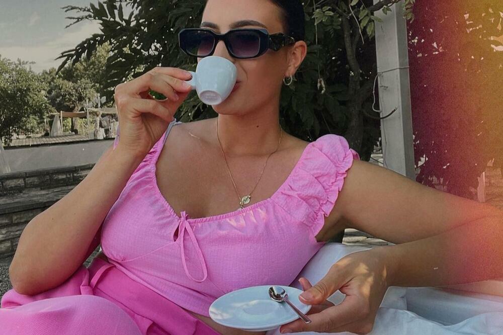 ONA JE UKRALA SRCE NAJPOŽELJNIJEG MINISTRA U SRBIJI:Kod "Sandžačkog dragulja" i Esmeralde SVE PUCA od LJUBAVI! FOTO