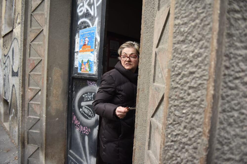 MAJCI ANE VOLŠ STIGLA NOVOGODIŠNJA ČESTITKA IZ AMERIKE I TO SA OVOM SLIKOM: Misterija je upravo postala još veća