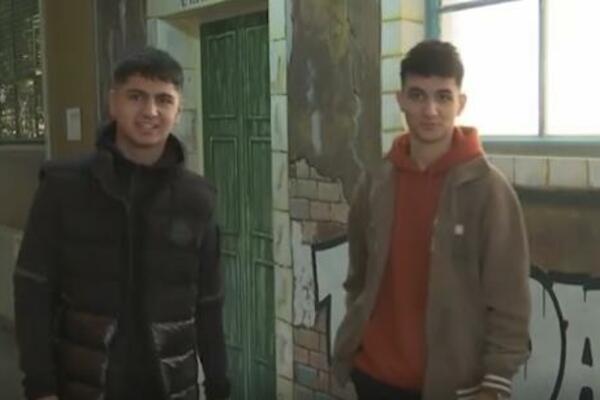 AVGANISTANAC DAUD I SIRIJAC HALIL DELE ĐAČKU KLUPU U BEOGRADU: Povezalo ih izbeglištvo, sada su DRUGARI (FOTO)