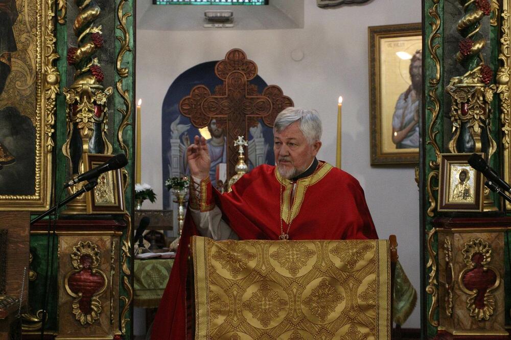 KRSTITE SE SVAKI PUT KADA PROĐETE PORED CRKVE? Dilema je rešena, evo da li je to hrišćanski ili skroz suprotno