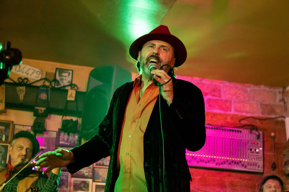 ZABRANJENO PUŠENJE IMA NOVI HIT: Ova pesma sigurno neće proći ISPOD RADARA