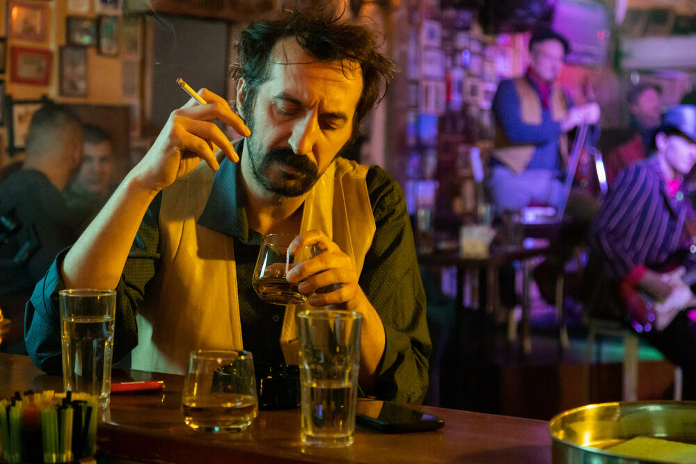 Pesma 'Ispod radara', treća pesma s dvostrukog albuma 'Karamba!'