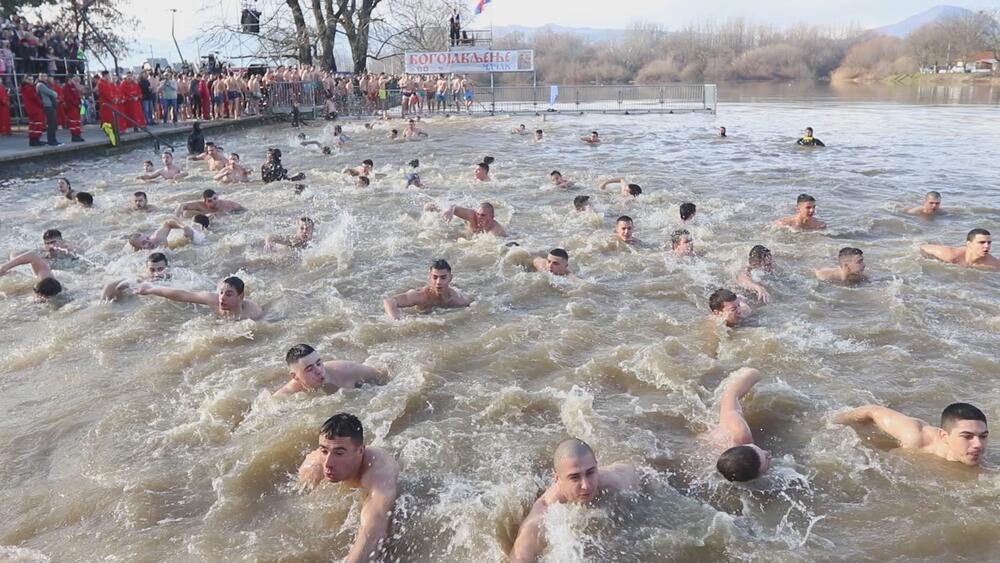 Plivanje za Časni krst u Čačku