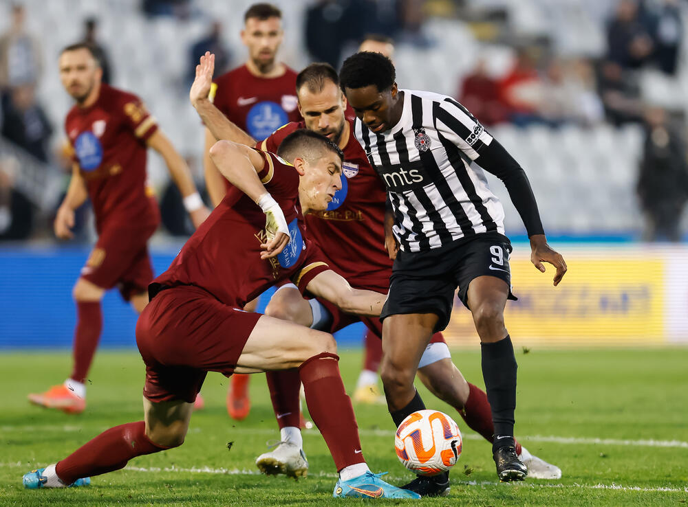 Slobodan Rubežić u duelu sa Kvinsijem Menigom