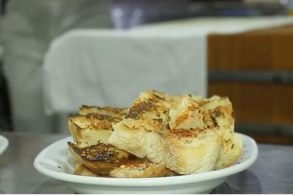 OVU ALBANSKU SALATU TAMANE U NIŠU, A IZA NJE STOJI MUČNA ISTINA: Zbog onog što SIMBOLIZUJE, naježićete se do SRŽI