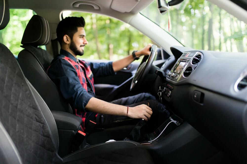 ZA UDOBNU I SIGURNU VOŽNJU: Praktični proizvodi koji su vam potrebni za vaš auto, a ne koštaju više od 1.499 dinara