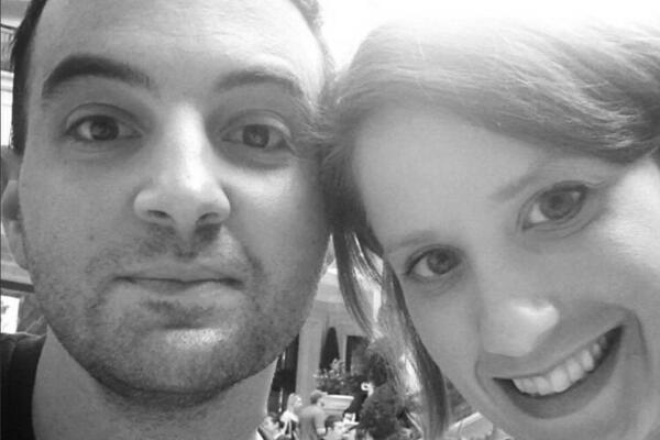 DEVOJKA UMRLA 2 NEDELJE PRE VENČANJA: Verenik nakon njene smrti pronašao FOTOGRAFIJU koja ga je SLOMILA (FOTO)