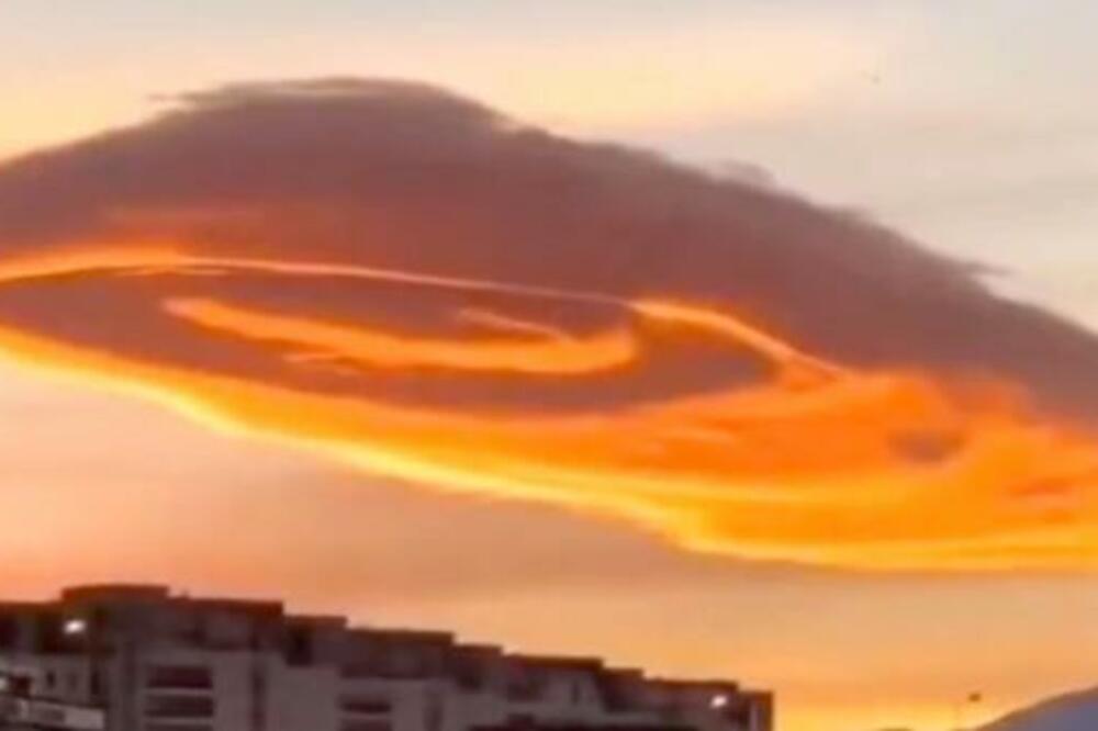 NEOBIČNA POJAVA NA NEBU IZNENADILA STANOVNIKE TURSKE: Izgleda kao LETEĆI TANJIR, a evo o čemu je zapravo REČ! VIDEO