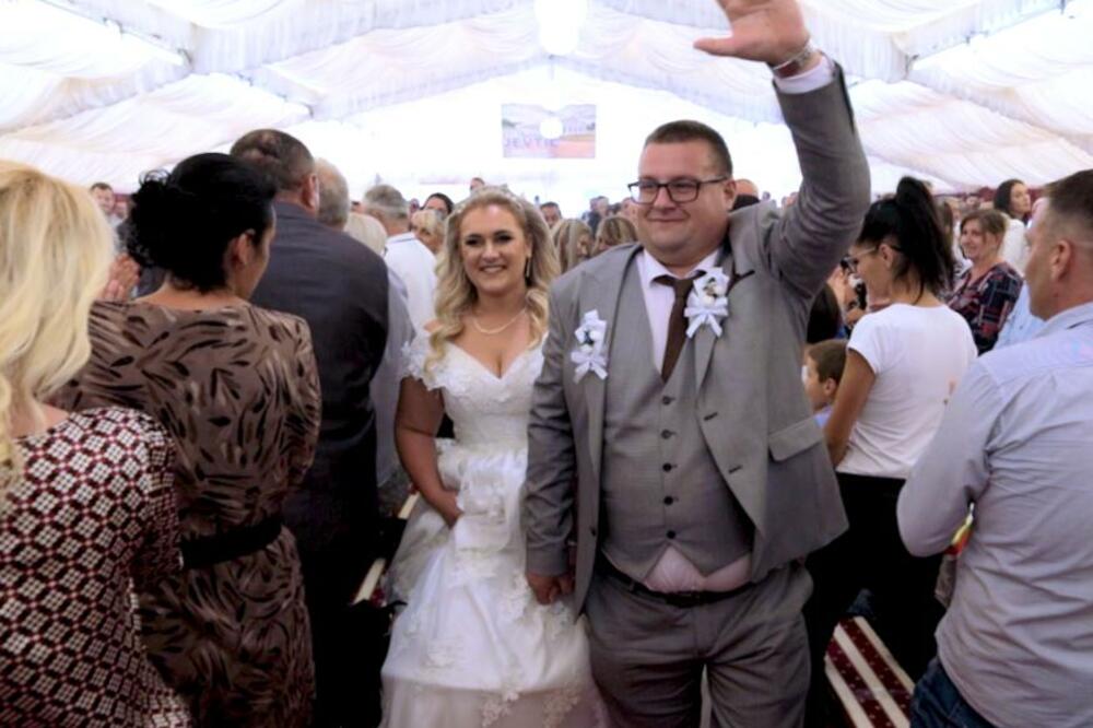 MLADENCI O KOJIMA BRUJI SRBIJA PROGOVORILI O SVOJOJ FAMOZNOJ SVADBI: Sada ih svi prepoznaju na ulici! (FOTO)