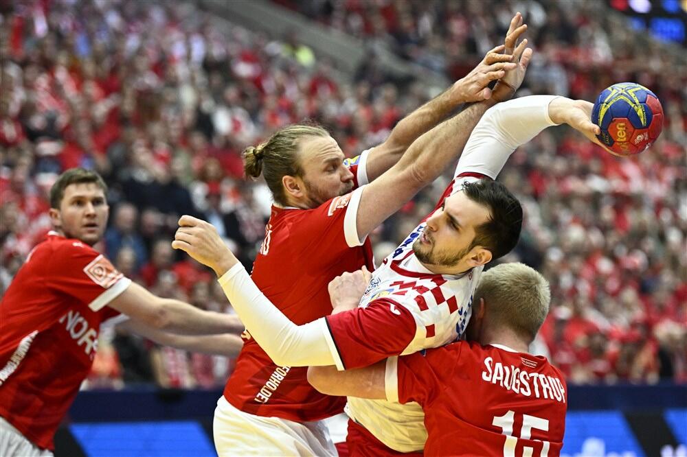 NASTAVLJA SE SUKOB HRVATA I DANCA: Takvo ponašanje odavno nije bilo viđeno!