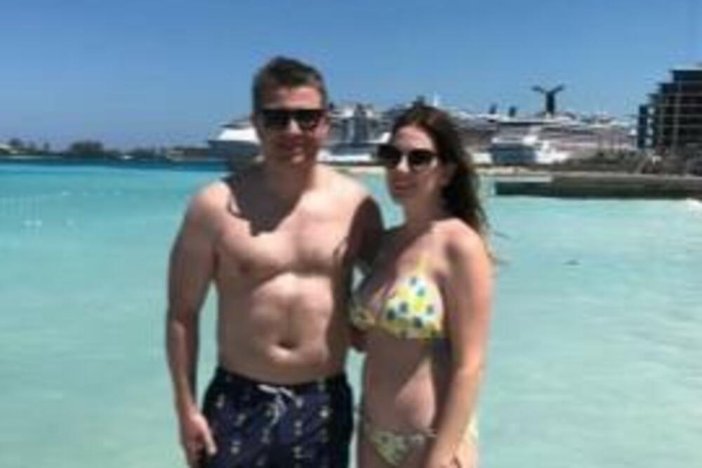 NA KRCATOJ PLAŽI SU POKAZALI TAJNI ZNAK SVINGERA: Evo šta je usledilo kada su to videli i OSTALI, SNIMLJENO (VIDEO)