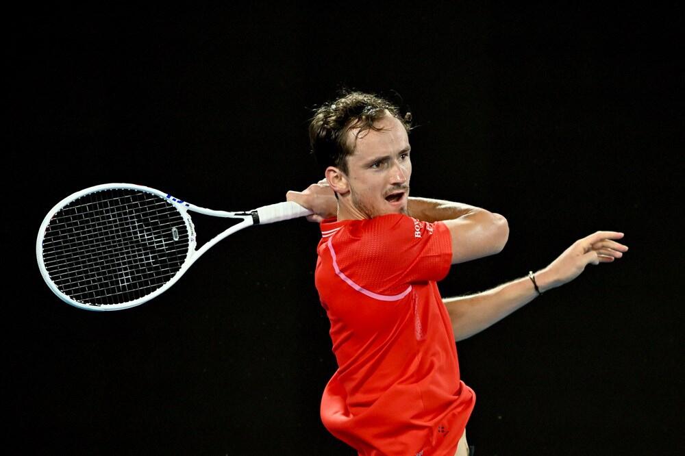 UPOZORENJE ZA ĐOKOVIĆA! Medvedev zbrisao rivala na startu u Dubaiju!