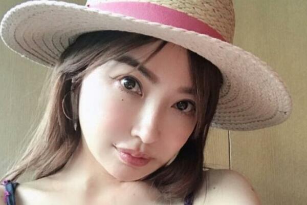 NIKAD NE BISTE POGODILI KOLIKO IMA GODINA: Manekenka izgleda kao DEVOJČICA, a istina će vas ŠOKIRATI (FOTO)