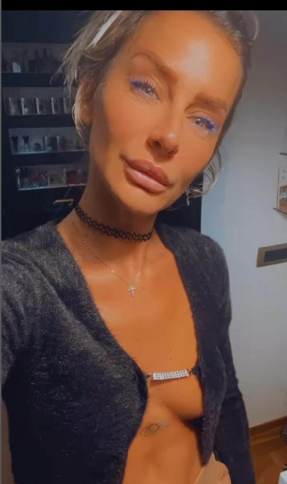 Milica Dabović u vrelom izdanju, istakla grudi