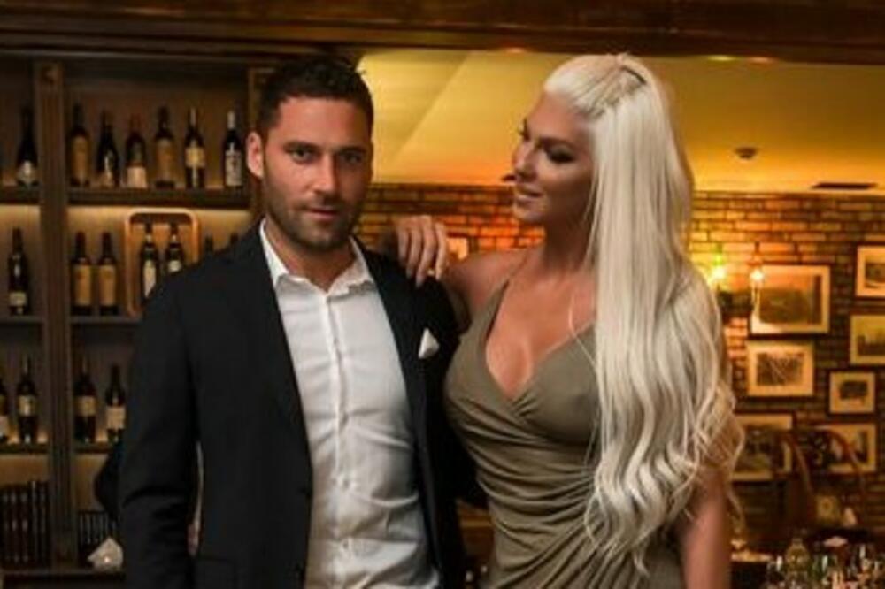 OVU PEVAČICU OBEZBEĐENJE IZBACILO SA SVADBE DUŠKA I JELENE: Misterija ZBOG ČEGA konačno razrešena FOTO