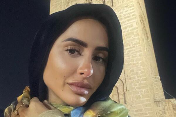 MANEKENKA ŠOKIRALA SVE, PROMENILA JE VERU: Prešla u islam, isplivao video iz Meke