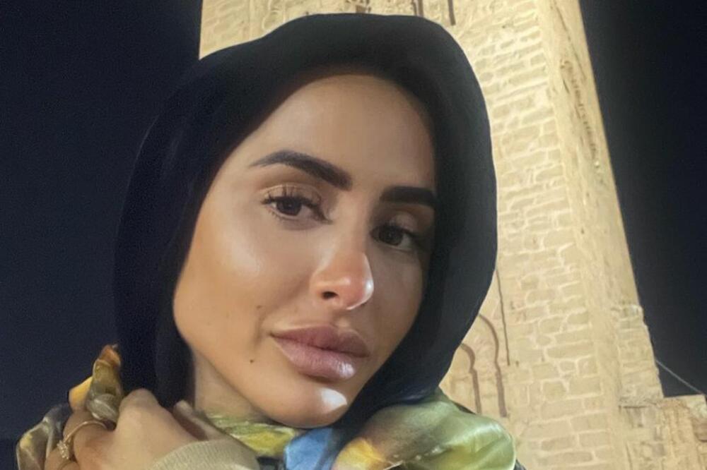 MANEKENKA ŠOKIRALA SVE, PROMENILA JE VERU: Prešla u islam, isplivao video iz Meke