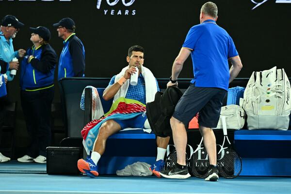 AUSTRALIJANCI PONOVO NAPALI NOVAKA: "Folira? Demon će razotkriti Đokovićevu povredu"!