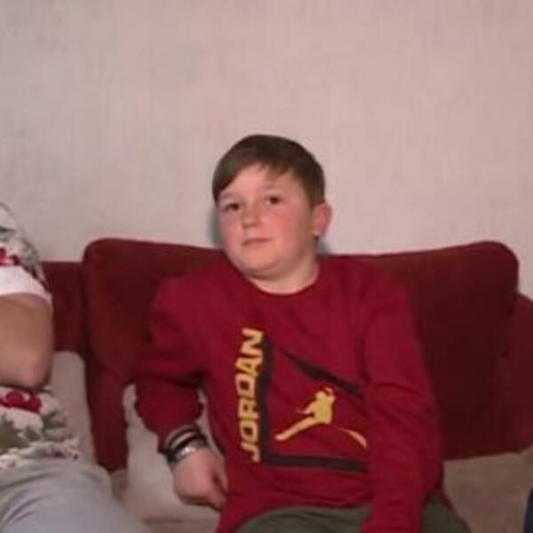 "STEFAN 3 DANA NIJE HTEO DA GOVORI": Potresna ispovest porodice dečaka na koje su pucali Albanci (FOTO)