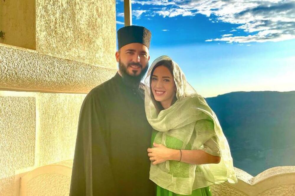 Da li je ovo stvarno Danica? Najpoznatija popadija u nikad viđenom izdanju - baš se opustila, muž je stegao, a...